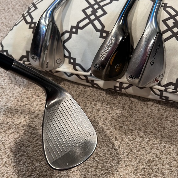 Set of 4 golf club wedges. Can be sold separately - Picture 5 of 8
